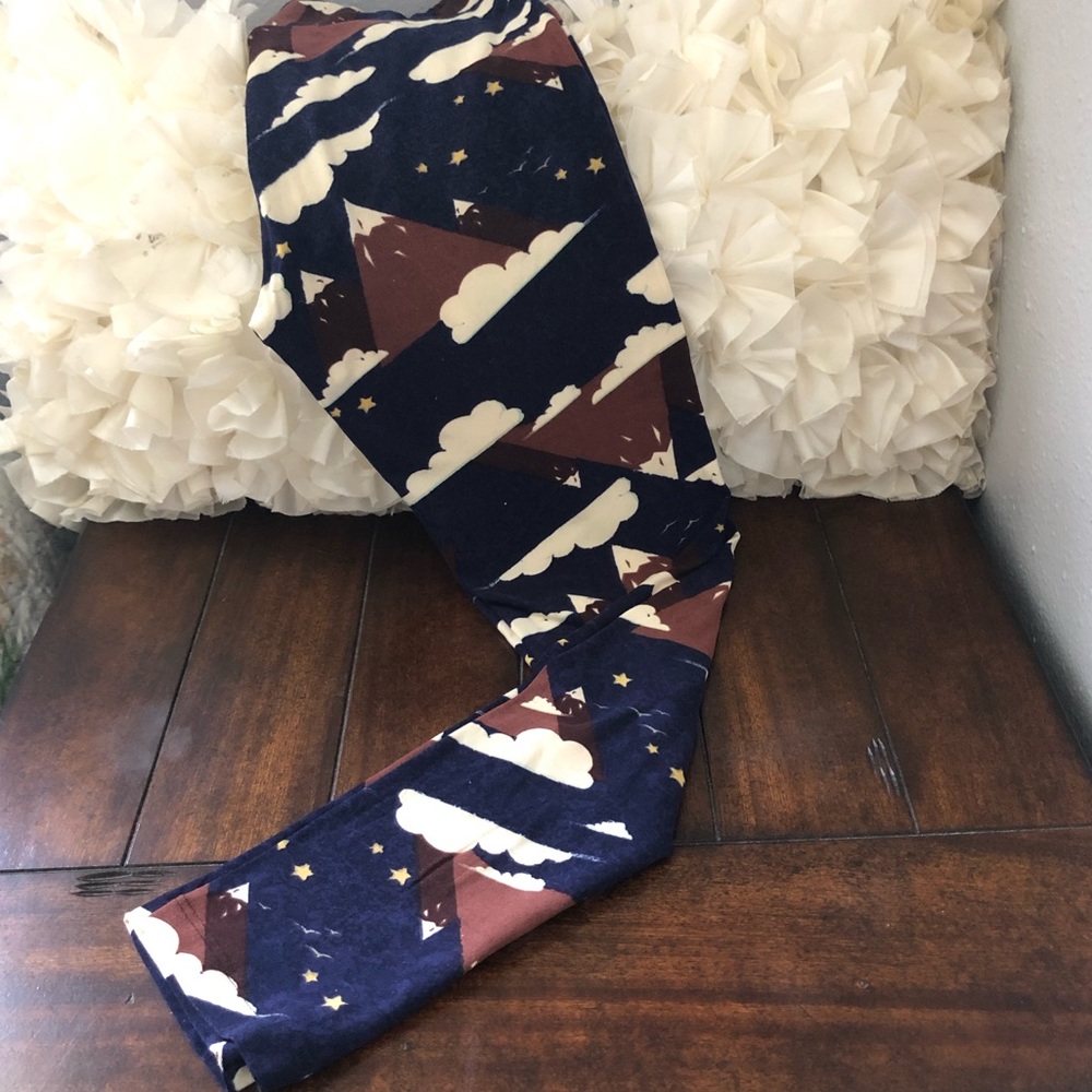 Lularoe O/S “Mountain” Leggings